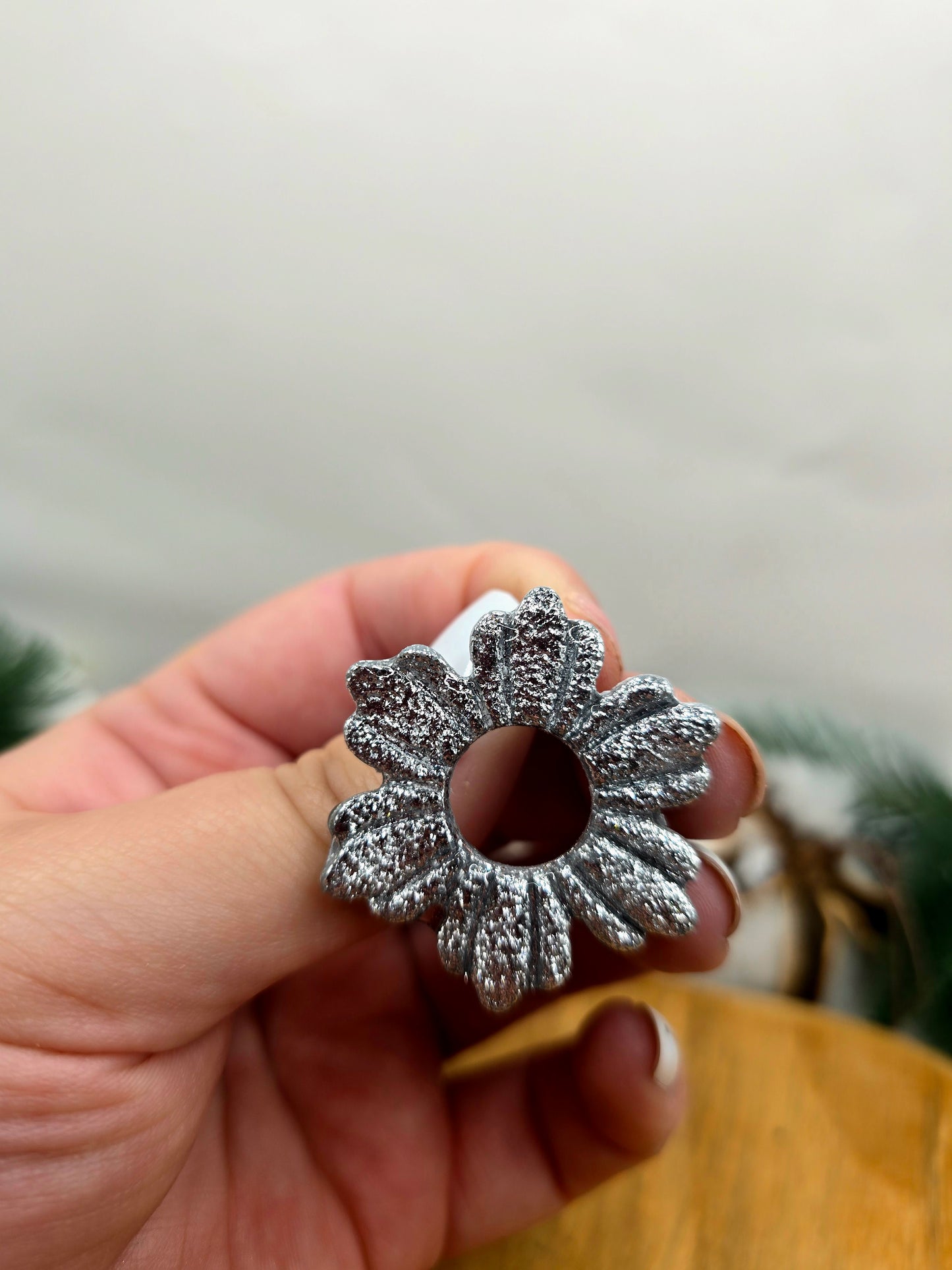 puce flocons argenté