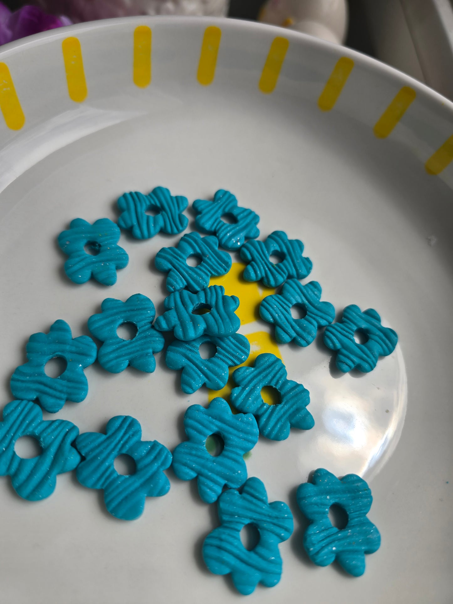 Laura - relief bleu canard 🌼