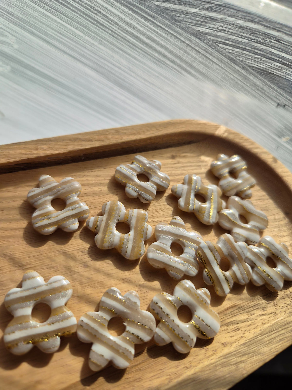 Pampille interchangeable Laura marbré beige rayé dorée pour créole – plusieurs coloris – Amaly Créa