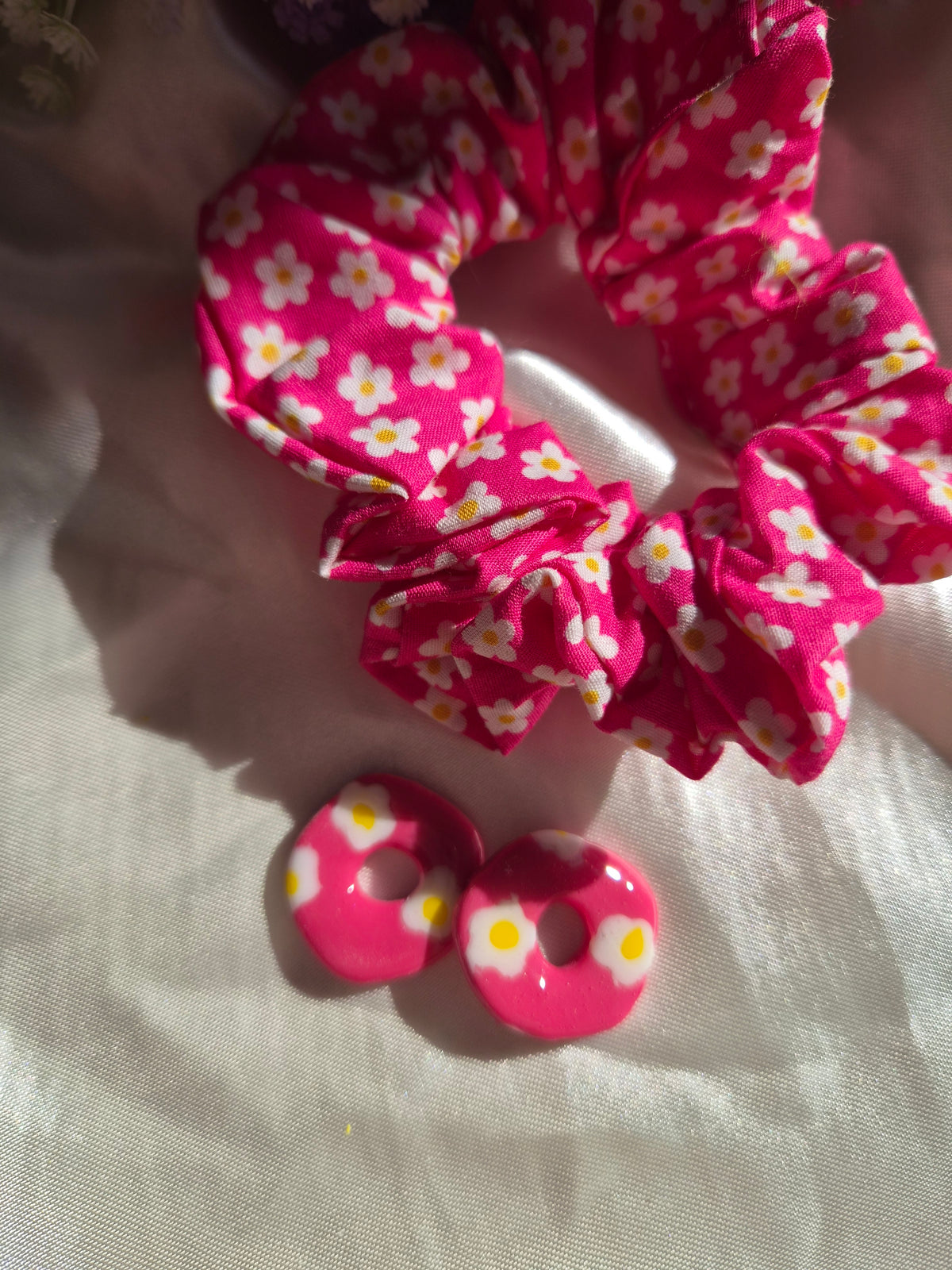 Box chouchou + pampilles Maria fleurs blanche