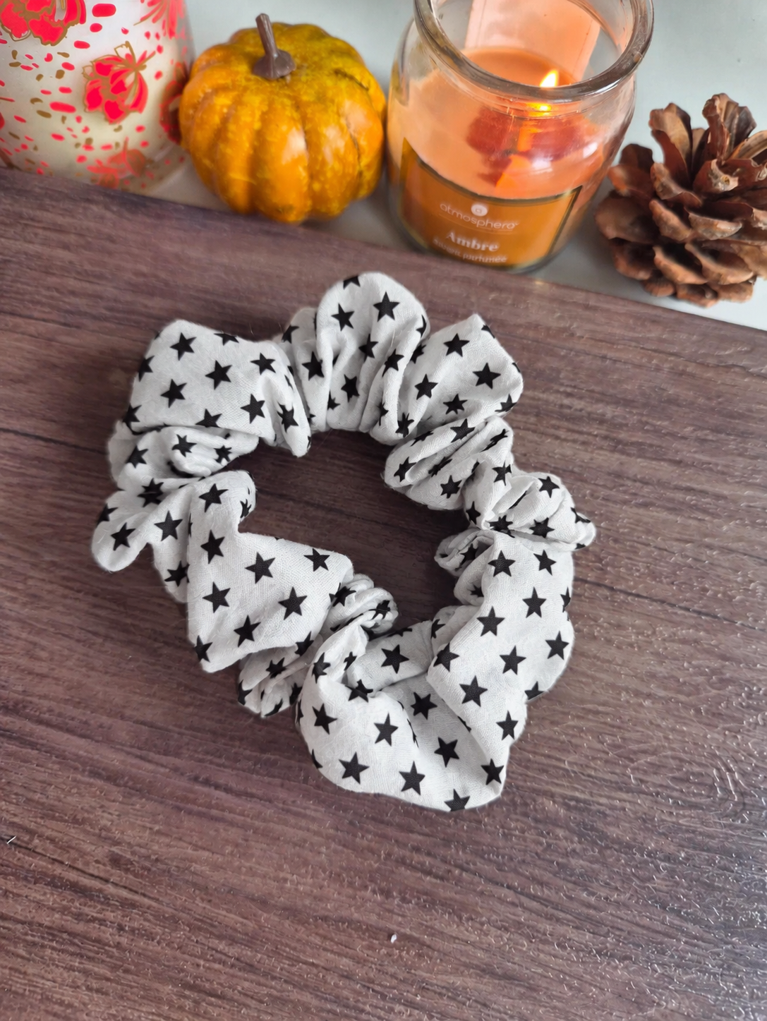 Chouchou classique - Motif fond blanc étoile noir